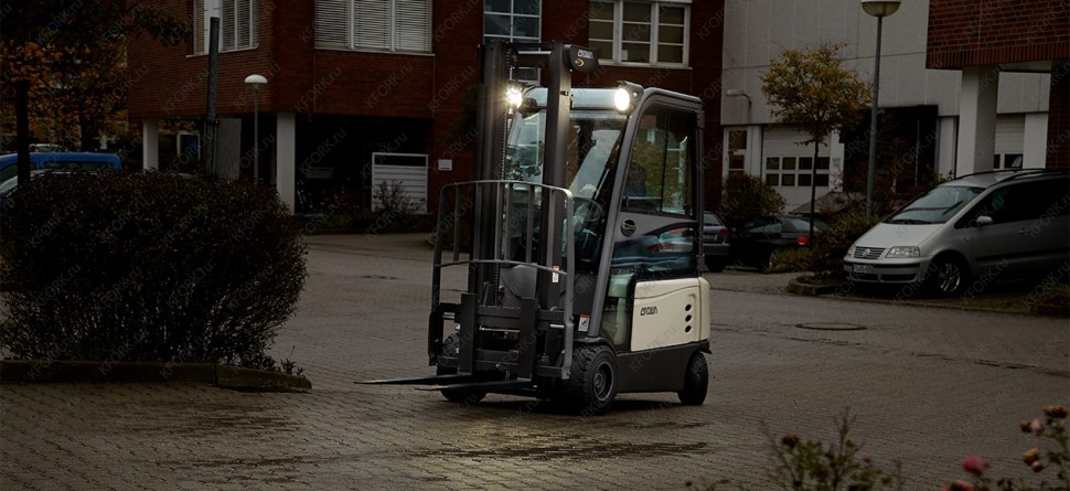 Электрический автопогрузчик Crown 2 т 48/750 В/Ач 4 опоры