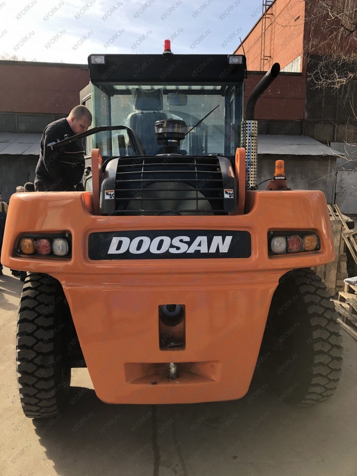 Дизельный погрузчик Doosan D100S-7