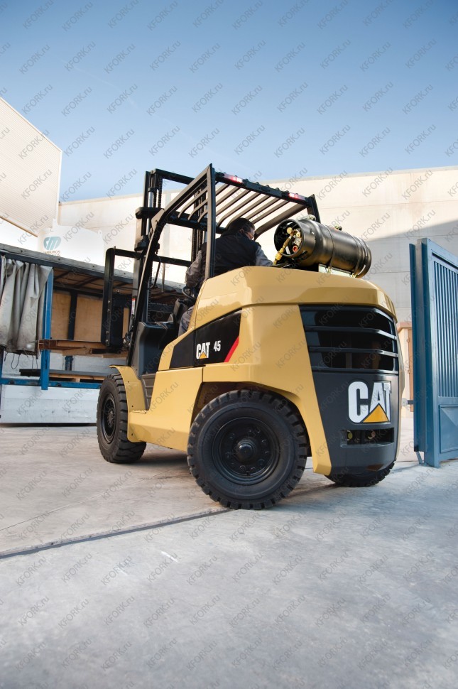 Газ-бензиновый погрузчик CAT GP40NT
