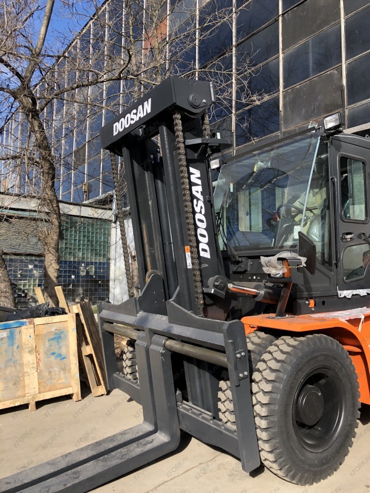 Вилочный дизельный автопогрузчик Doosan D120S-7