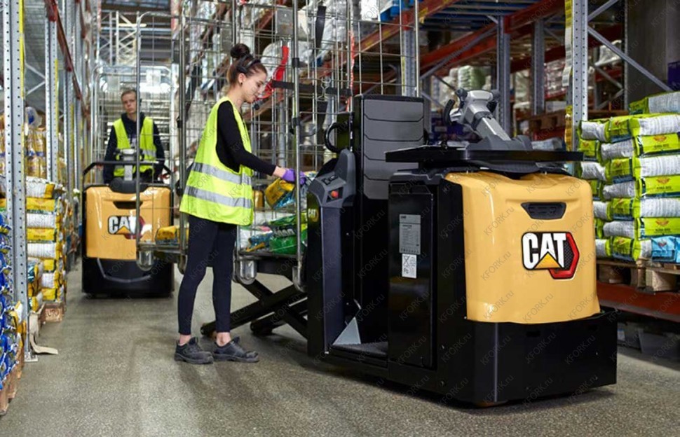 Низкоуровневый подборщик заказов CAT NO20N2XP с подъемным механизмом ножничного типа и подъемной платформой