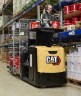 Низкоуровневый подборщик заказов CAT NO25N2P с подъемной платформой оператора