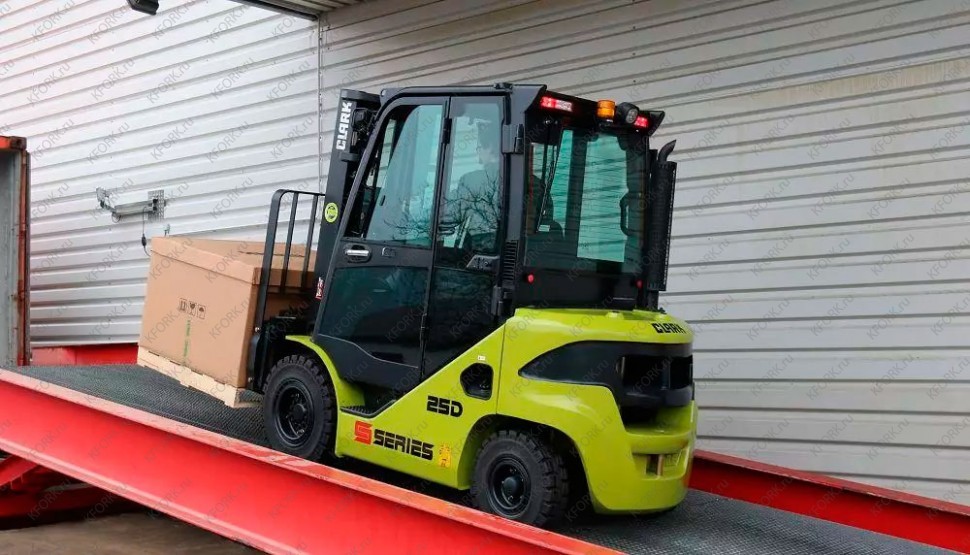 Вилочный погрузчик Clark S35D 3,5т, дизель